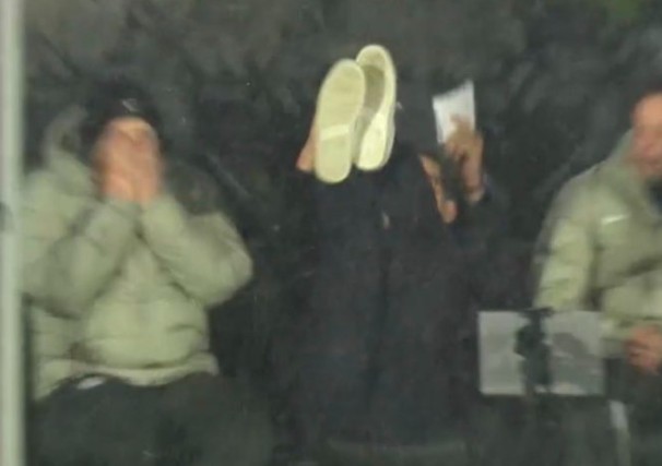 Phản ứng của Liam Rosenior khi cậu học trò bỏ lỡ cơ hội mười mươi.