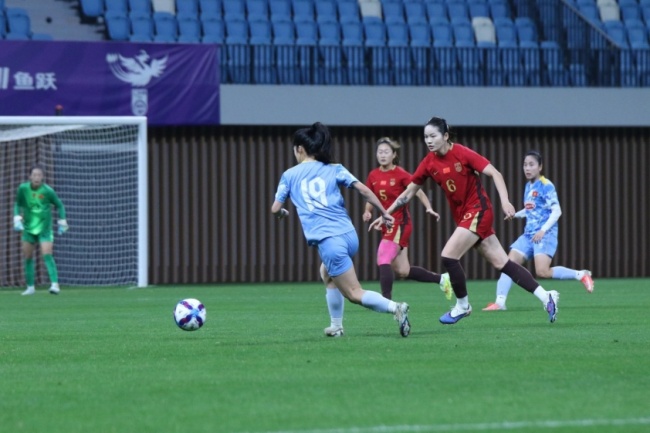 Tuyển nữ Việt Nam thua Trung Quốc 1-6.