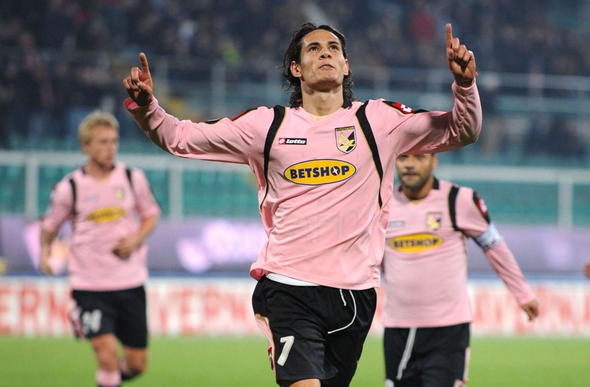 Khiêm tốn làm nên một tượng đài.