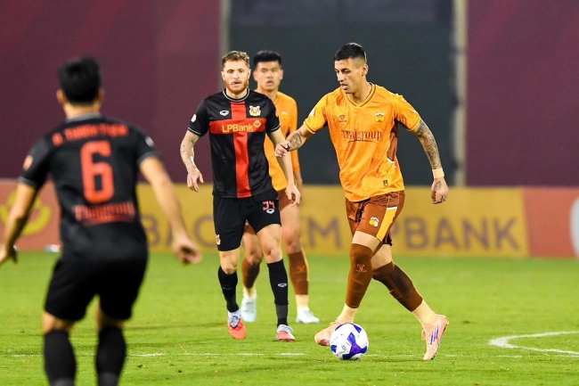 Ảnh bài viết HAGL thăng hoa nhưng hiểm họa trụ hạng vẫn rình rập