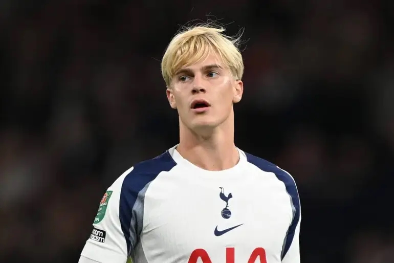 Lucas Bergvall nhận nhiều sự quan tâm từ các đại gia Ngoại hạng Anh.