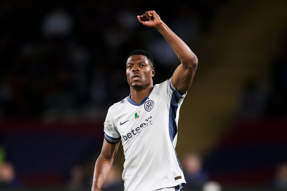 Dumfries có vẻ nhưng không phải lựa chọn phù hợp cho Liverpool lúc này.