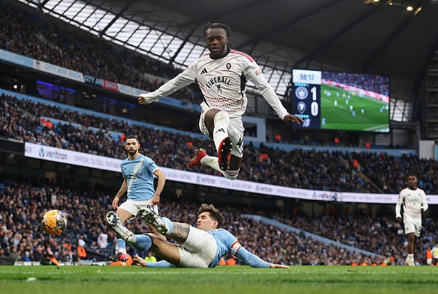 John Stones là điểm sáng trong trận thắng nhạt của Manchester City.