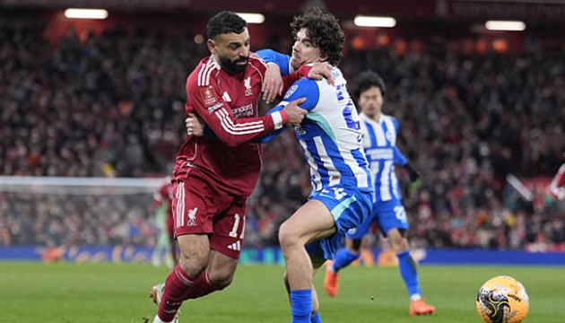 Trọng tài chính không cắt còi ở tình huống trước đó của Mohamed Salah.