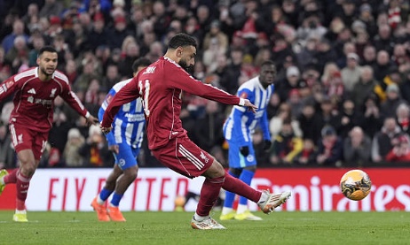 Salah lạnh lùng giúp Liverpool ấn định thắng lợi 3-0 chung cuộc.