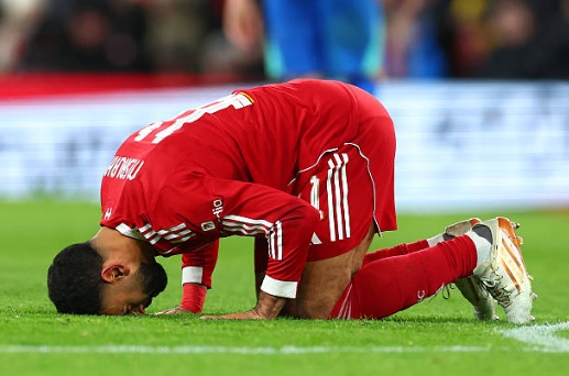 Ảnh bài viết Cú vỗ ngực của Salah và lời cam kết đắt giá nhất với Liverpool