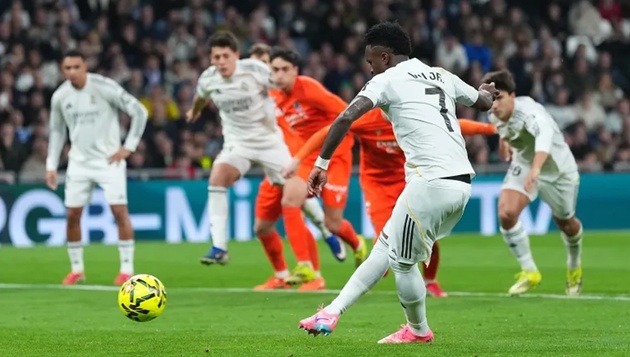 Vinicius thăng hoa ở màn tiếp đón Real Sociedad.