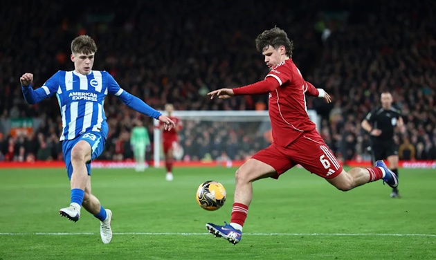 Ảnh bài viết Kerkez lột xác đe dọa vị thế của Robertson