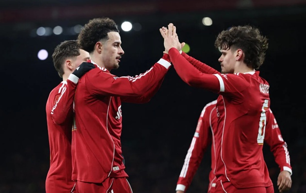 Hậu vệ Hungary bắt đầu bắt nhịp với hệ thống của Slot.