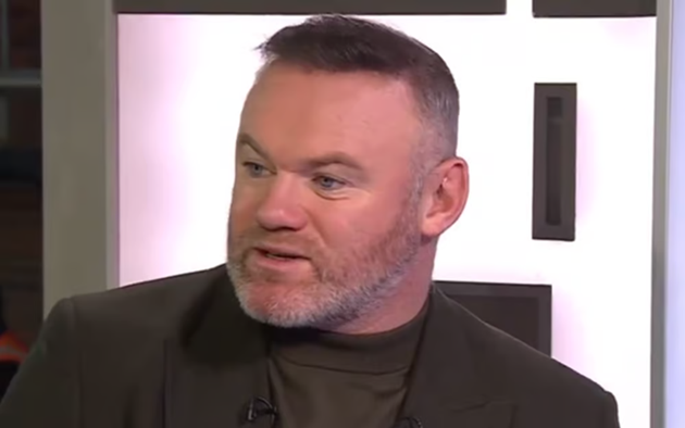 Rooney chỉ tr&iacute;ch quyết định của trọng t&agrave;i Kavanagh trong trận đấu giữa Aston Villa v&agrave; Newcastle.