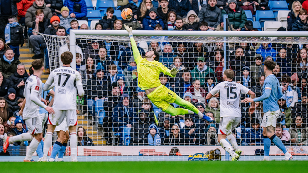 Trafford c&oacute; thể rời Etihad d&ugrave; được đ&aacute;nh gi&aacute; cao về chuy&ecirc;n m&ocirc;n.