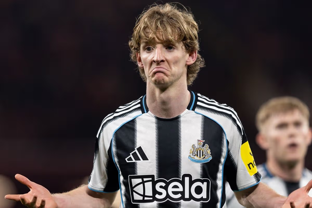 Anthony Gordon c&oacute; thể chia tay Newcastle h&egrave; tới.