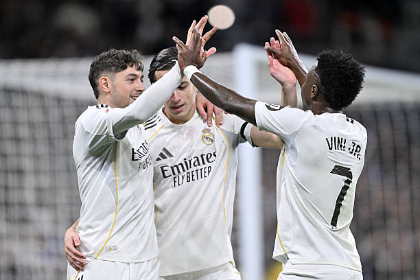 Tập thể Real Madrid đ&atilde; sẵn s&agrave;ng t&aacute;i ngộ Benfica.