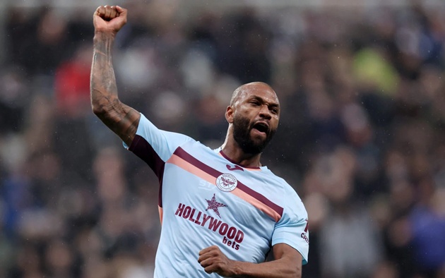 Thiago đang l&agrave;m mưa l&agrave;m gi&oacute; tại Ngoại hạng Anh.