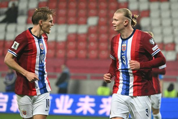 Ảnh bài viết Giao kèo đặc biệt của Odegaard và Haaland ngoài sân cỏ