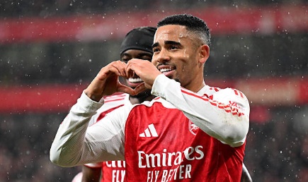 Jesus n&acirc;ng tỷ số l&ecirc;n 4-0 cho Arsenal.