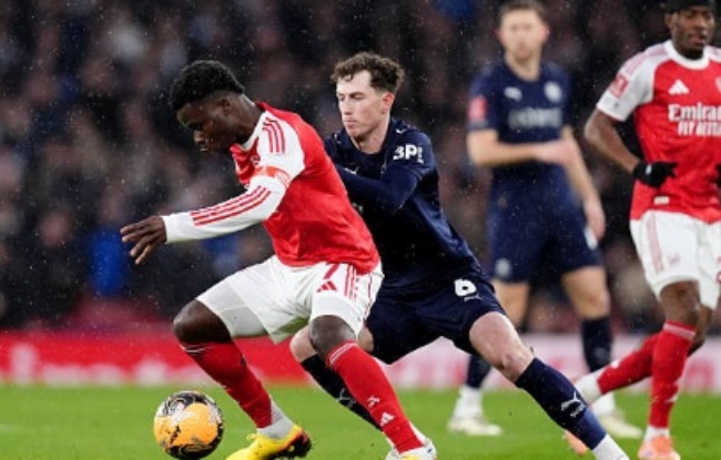 Bukayo Saka - 7 điểm. Vốn được dự kiến nghỉ ngơi, nhưng chấn thương bất ngờ của Riccardo Calafiori l&uacute;c khởi động buộc Saka phải đ&aacute; ch&iacute;nh. D&ugrave; chỉ thi đấu hiệp một v&agrave; chơi ở vai tr&ograve; tự do kh&aacute; lạ lẫm, anh vẫn kịp để lại dấu ấn với quả tạt kh&oacute; chịu khiến Jack Hunt đ&aacute;nh đầu phản lưới nh&agrave;, mang về b&agrave;n thắng thứ ba cho Arsenal.