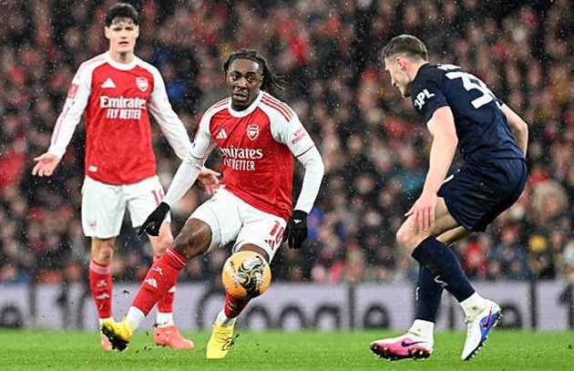 Eberechi Eze tỏa sáng ở trận đấu với Wigan.