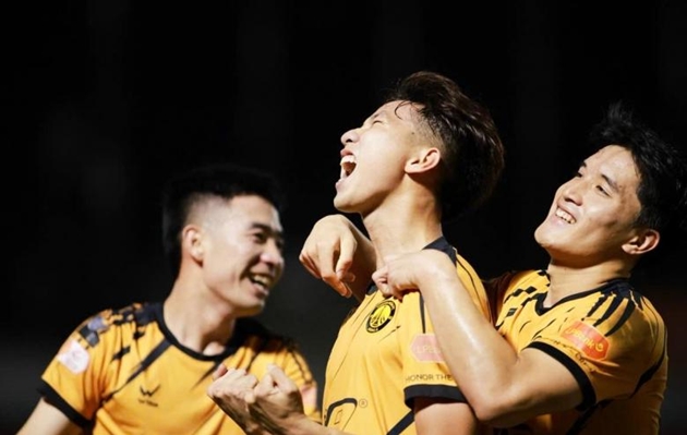 C&aacute;c cầu thủ Thanh H&oacute;a được nhận lương trước Tết.