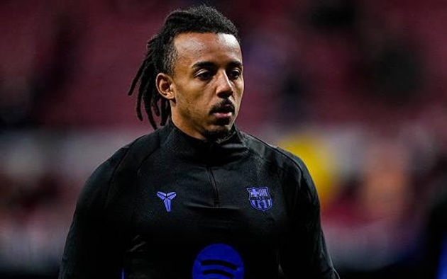 Mức gi&aacute; 80 triệu euro cho Jules Kounde mang lại &yacute; kiến tr&aacute;i chiều.