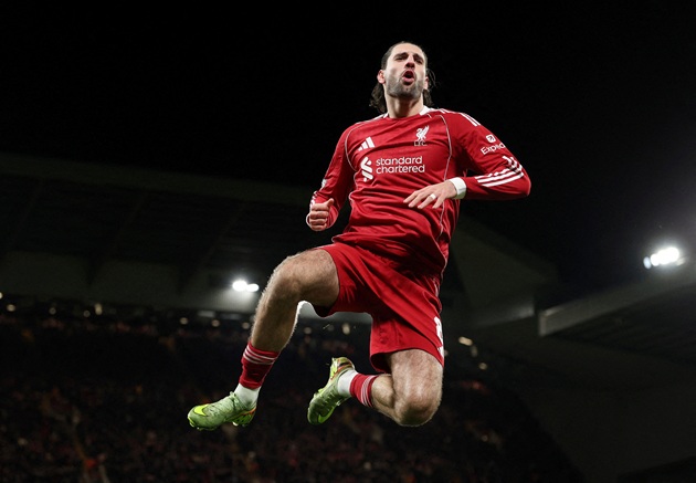 Szoboszlai gi&uacute;p Liverpool đi tiếp ở FA Cup.