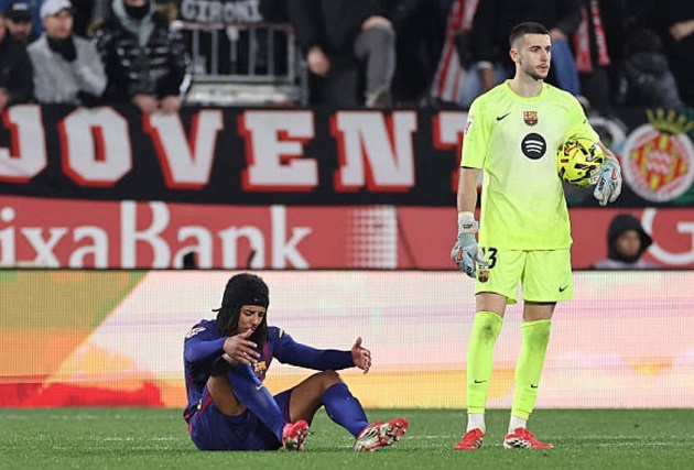 Ảnh bài viết Joan Garcia đơn độc gồng gánh hàng thủ Barca