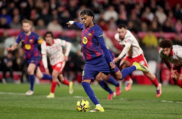 Yamal bỏ lỡ cơ hội đáng tiếc trên chấm phạt đền.