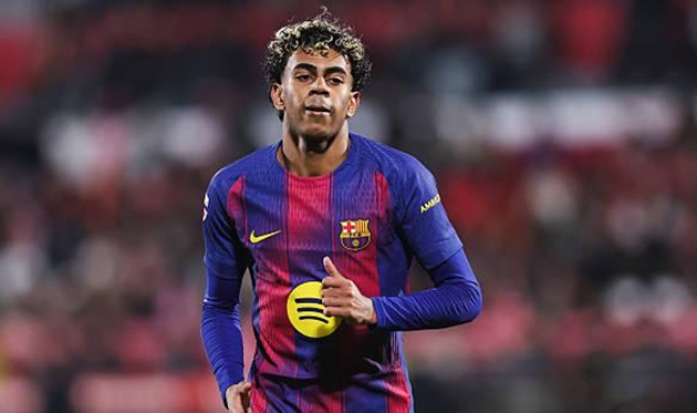 Lamine Yamal bị sốt ở trận đấu với Girona.