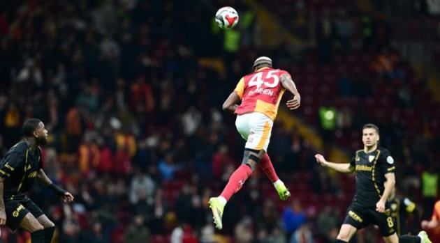 Osinhem nổi bật trong chiến thắng của Galatasaray.