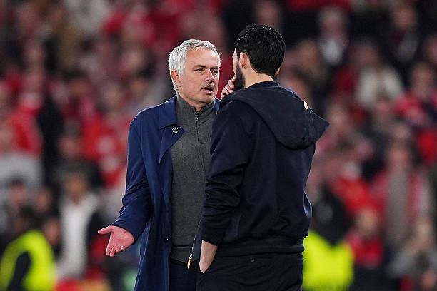 Mourinho v&agrave; Arbeloa đ&atilde; thay đổi vị thế cho nhau.