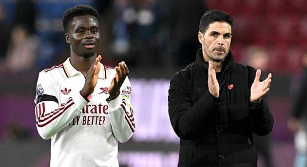 Mikel Arteta cân nhắc sử dụng Bukayo Saka ở vị trí số 10.