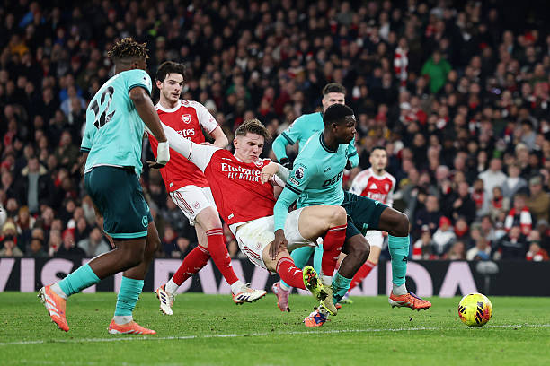 Bầy sói luôn biết cách làm khó những ông lớn.