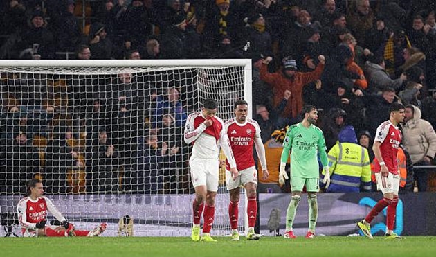 Ảnh bài viết Phản lưới nhà phút 90+4', Arsenal đánh rơi chiến thắng