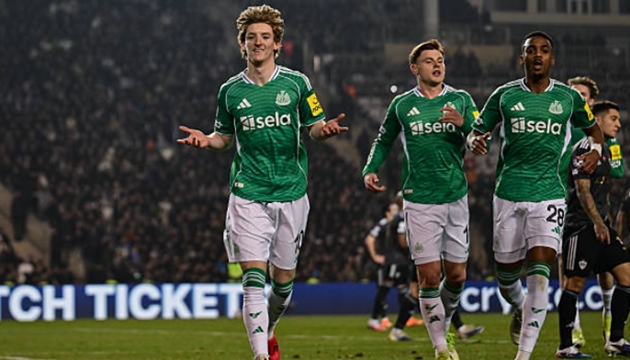 Màn trình diễn rực sáng của Anthony Gordon.