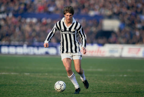 Michael Laudrup được xem l&agrave; cầu thủ vĩ đại nhất lịch sử Đan Mạch.