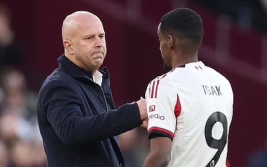 Ảnh bài viết Arne Slot xác nhận thời điểm Alexander Isak tái xuất