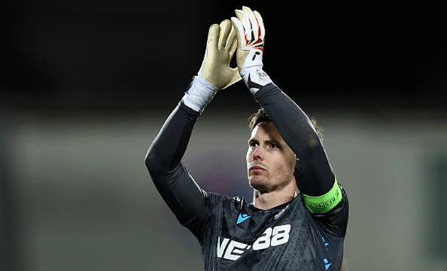 Dean Henderson không hài lòng với trận hòa của Crystal Palace.