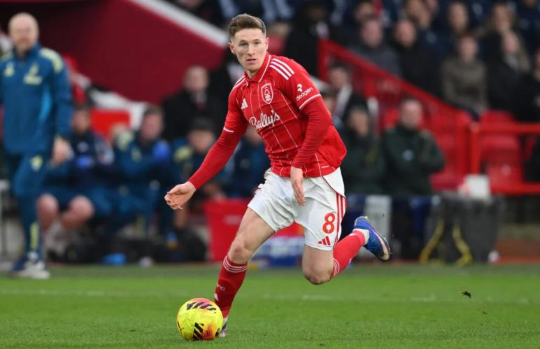 Anderson l&agrave; mục ti&ecirc;u ưu ti&ecirc;n của Quỷ đỏ.