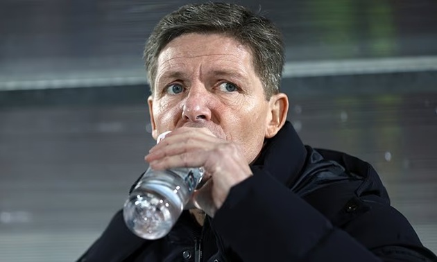 Glasner ngán ngẩm trước màn trình diễn của toàn đội.