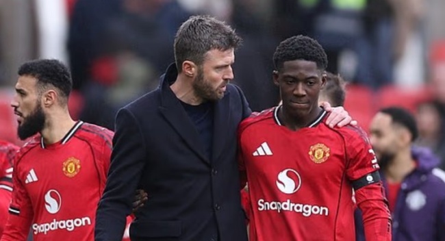 Ảnh bài viết Michael Carrick lý giải sự thăng hoa của Kobbie Mainoo