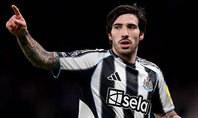 Sandro Tonali l&agrave; một trong những mục ti&ecirc;u của Manchester United.