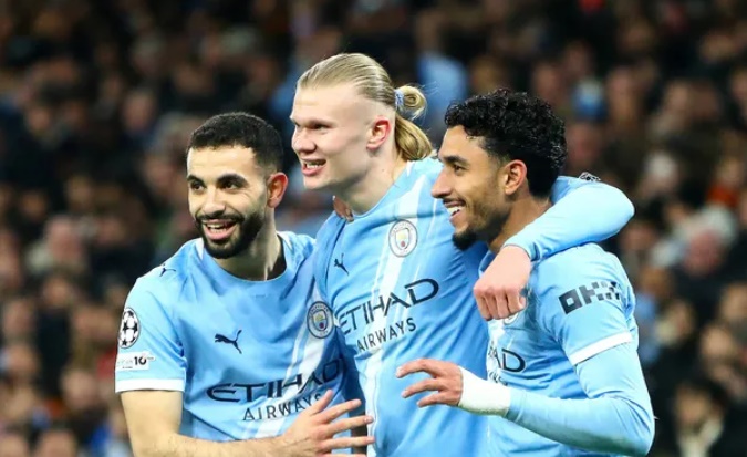 Man City đứng trước cơ hội r&uacute;t ngắn khoảng c&aacute;ch xuống c&ograve;n 2 điểm với Arsenal.