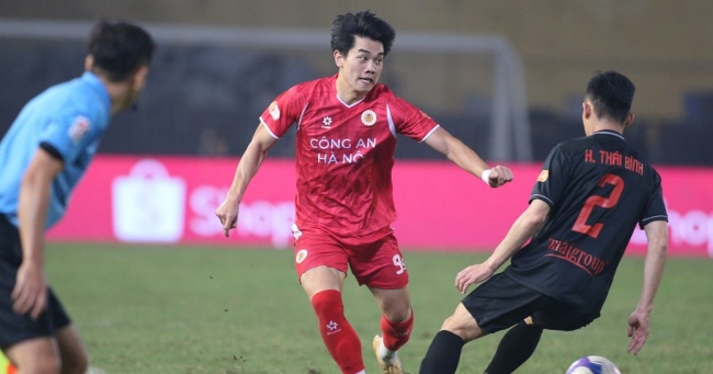 Ảnh bài viết CAHN bứt tốc mạnh mẽ trong khi Nam Định sớm "buông súng"