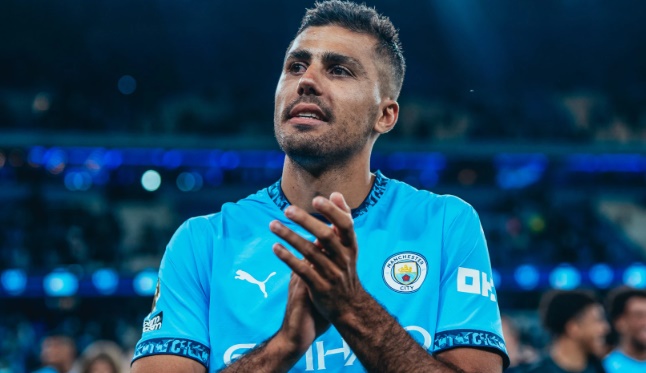 Ảnh bài viết Pep Guardiola thúc giục Man City giữ chân bằng được Rodri