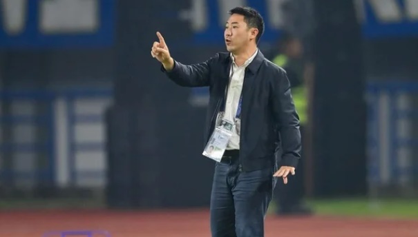 Chủ tịch CLB Th&aacute;i Lan Ratchaburi FC h&agrave;i l&ograve;ng với chiến thắng trước Nam Định.