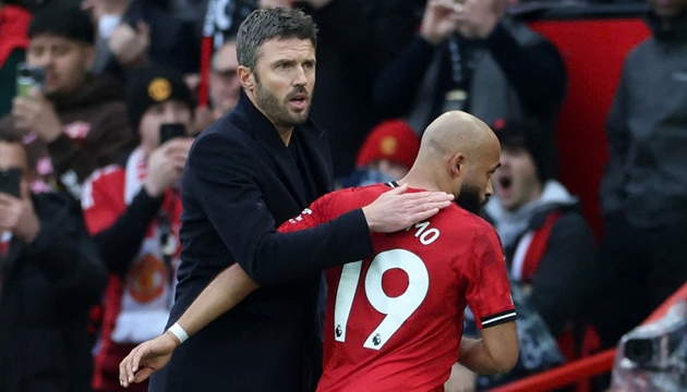 Michael Carrick đứng trước thử th&aacute;ch gi&uacute;p MU tiến l&ecirc;n một c&aacute;ch vững v&agrave;ng.