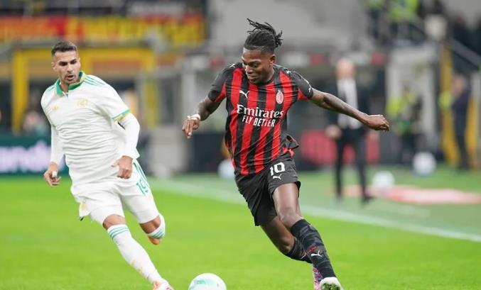 Khả năng tạo đột biến của Leao rất đ&aacute;ng gờm.