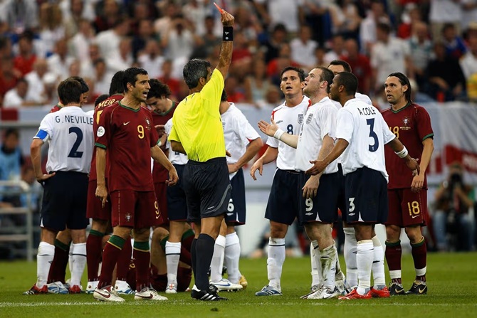 C&aacute;c cầu thủ Anh đ&atilde; thể hiện đ&aacute;ng thất vọng tr&ecirc;n s&acirc;n cỏ năm đ&oacute;.