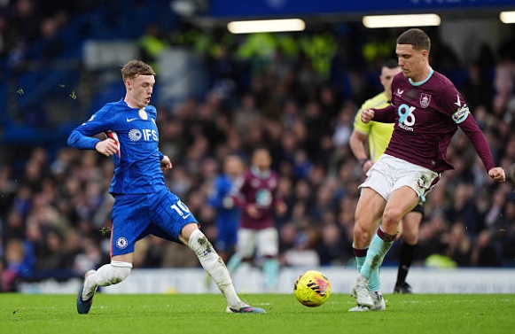 Cole Palmer (7.0): Đ&acirc;y l&agrave; một ng&agrave;y thi đấu kh&ocirc;ng thực sự b&ugrave;ng nổ của Palmer. Anh bỏ lỡ một cơ hội đối mặt ngon ăn c&oacute; thể định đoạt trận đấu từ sớm. D&ugrave; vậy, tầm ảnh hưởng của Palmer vẫn rất lớn khi mọi đường l&ecirc;n b&oacute;ng của Chelsea đều qua ch&acirc;n anh trước khi anh bị hy sinh để nhường chỗ cho hậu vệ.