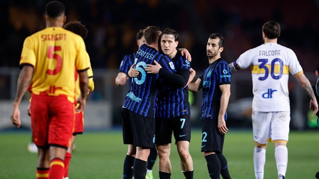 Chiến thắng quan trọng gi&uacute;p Inter nới rộng khoảng c&aacute;ch với AC Milan.